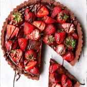 Strawberry N Chocolate Tart Cake