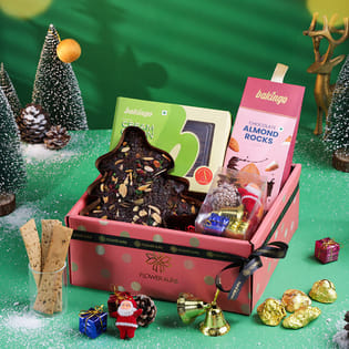 Christmas Cake N Munchies Hamper