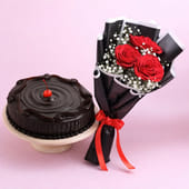 Half Kg Artistic Chocolate Cake With Roses