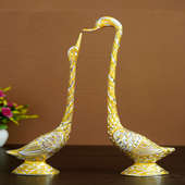 Couple Swan Figurine