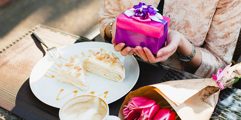 Best Birthday Gift Combos & Hampers Ideas to Surprise Your Loved Ones Best Birthday Gift Combos & Hampers Ideas to Surprise Your Loved Ones