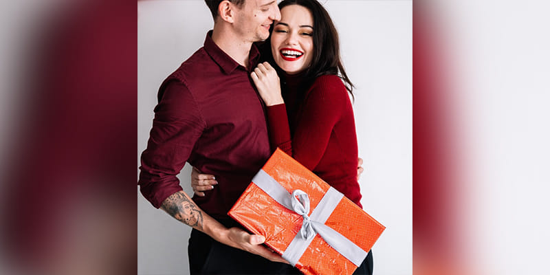 How to Choose the Perfect Valentine’s Day Gift Based on Relationship Stage