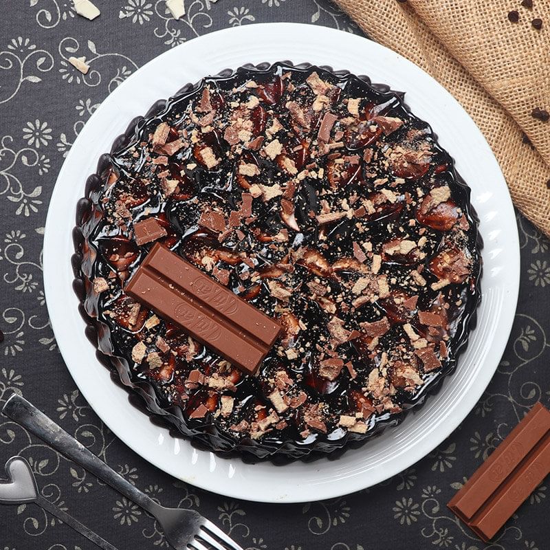 Choco Kitkat Eggless Cake Order Online