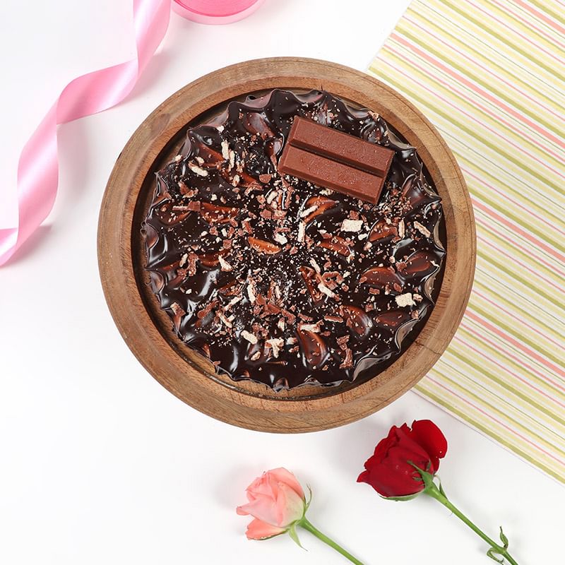 500gm Kitkat Cake
