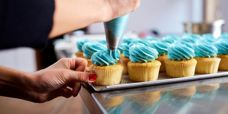 How to Choose the Right Piping Nozzle for your Cake Decoration?