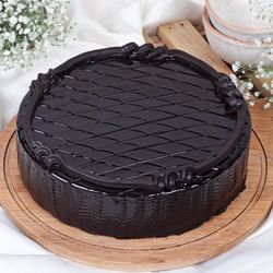 Round Dark Chocolaty Cake for Celebrations