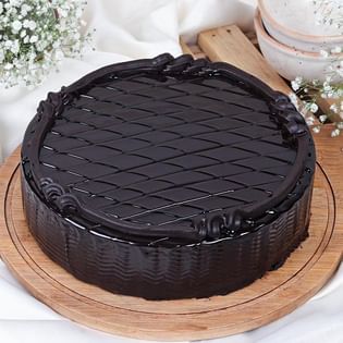 Round Dark Chocolaty Cake for Celebrations