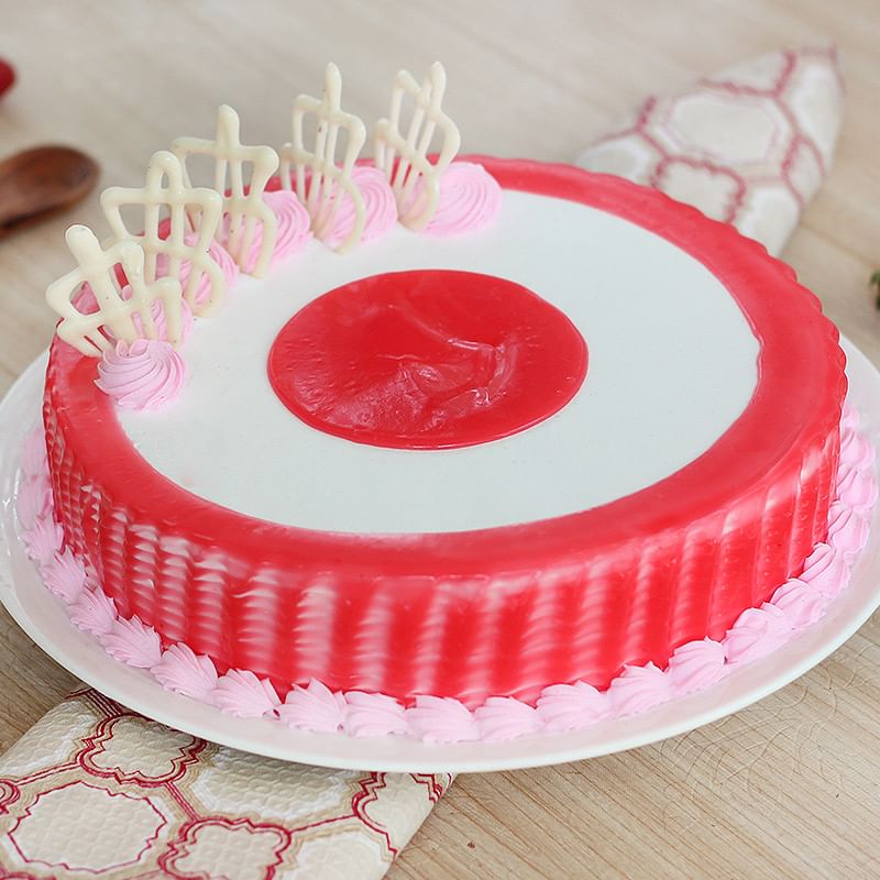 Strawberry Cake with Centered Filled - Zoom View