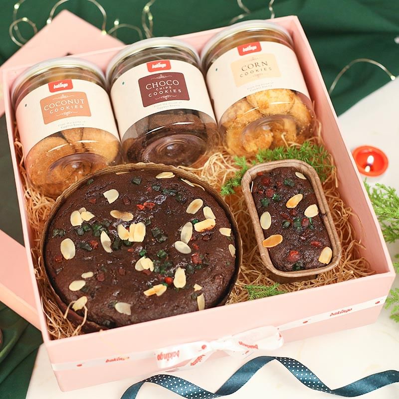 Delicious Cookies N Cakes Combo