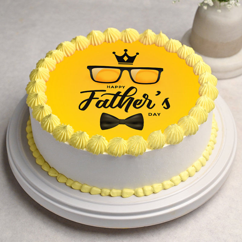 Delicious Customized Fathers Day Photo Cake