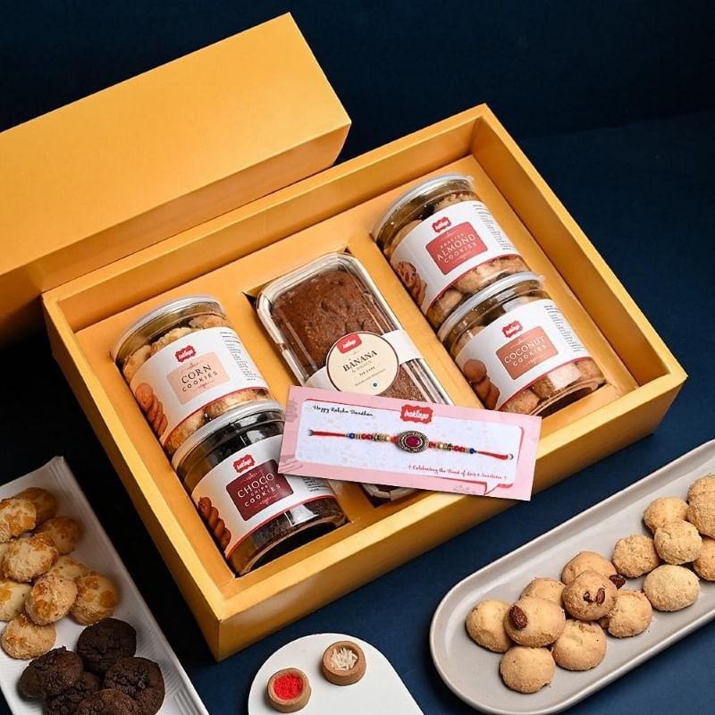 Designer Rakhi with Cookies N Banana Dry Cake
