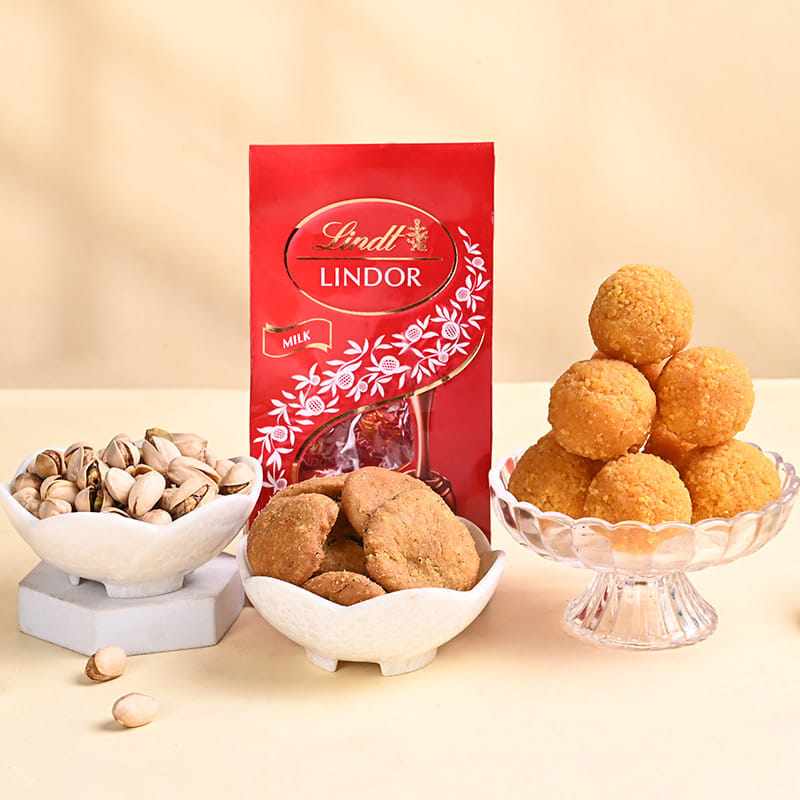 Designer Rakhi With Sweet N Salty Treats