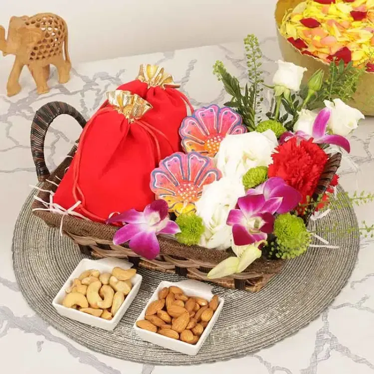 Nuts N Blooms Festive Hamper