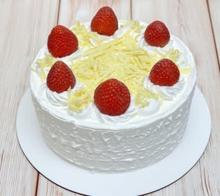 Classic Eggless Strawberry Indulgence