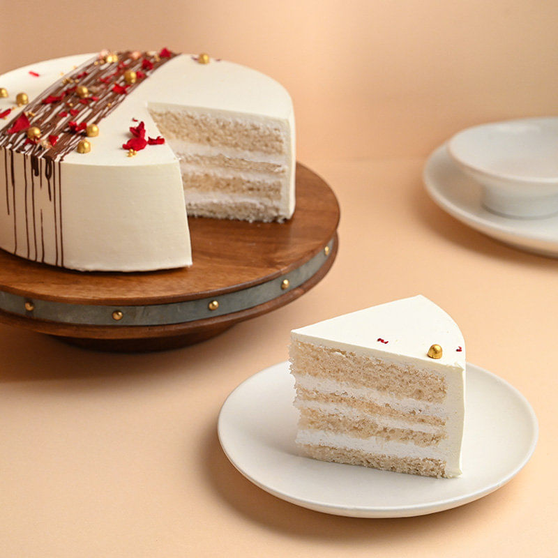 Vanilla Flavour Anniversary Cake Online