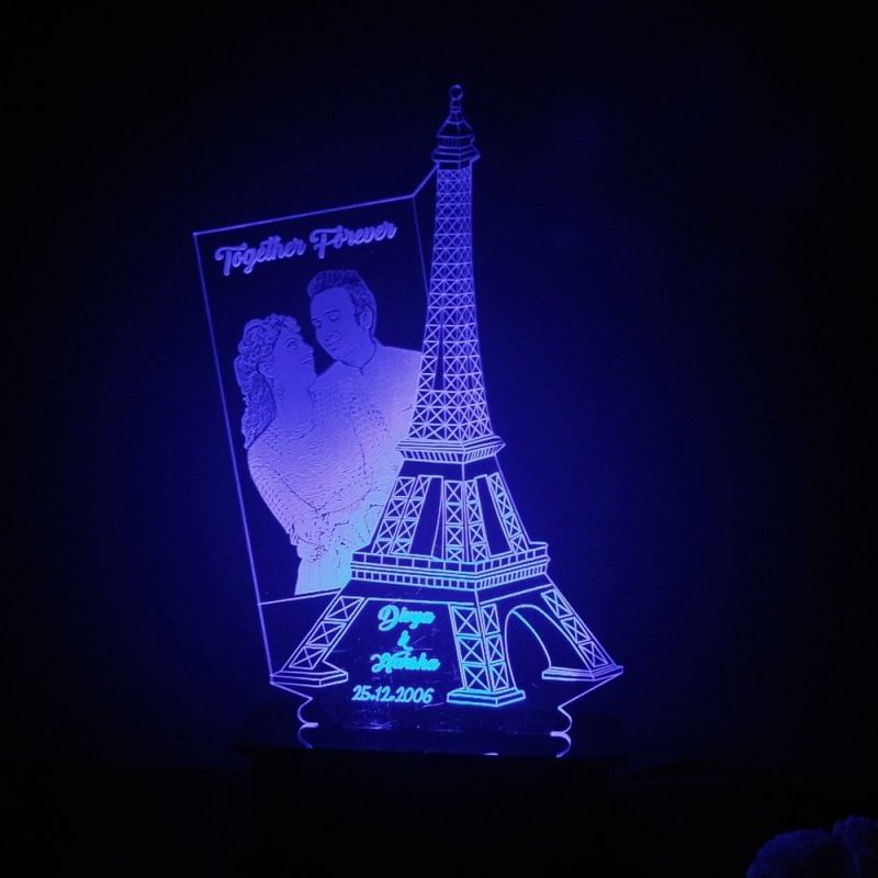 Eiffel Couple LED Showpiece
