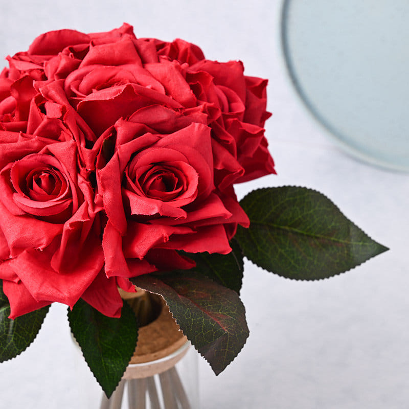 Send Elegant Artificial Rose Bunch Online 