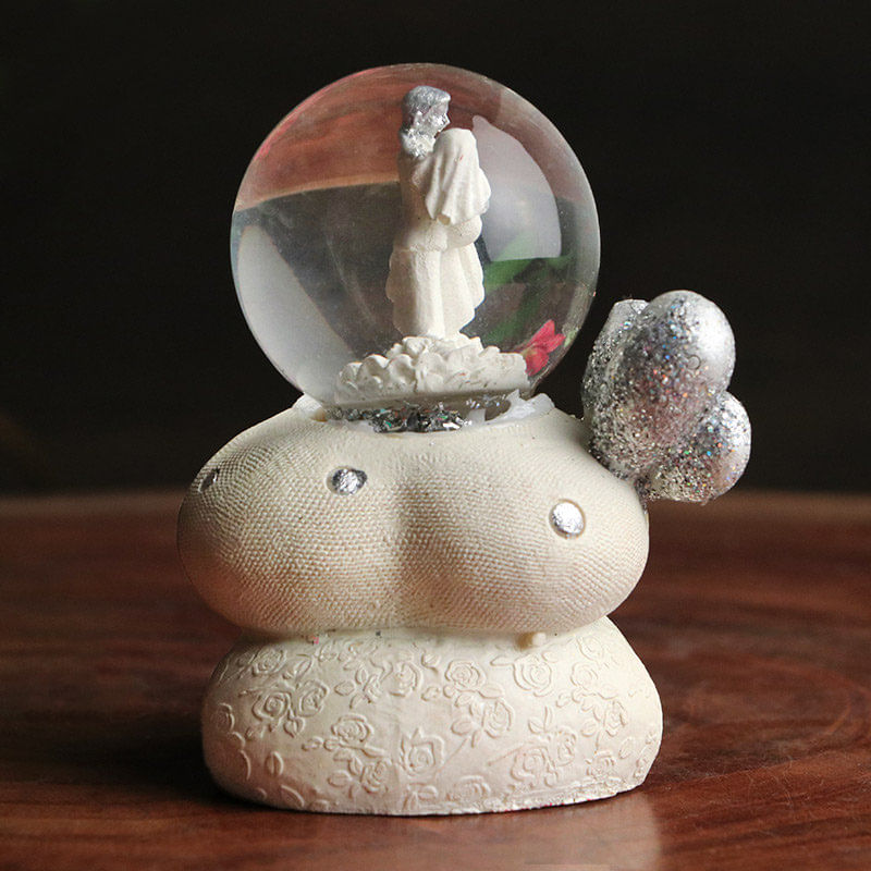 Order Emerging in love online