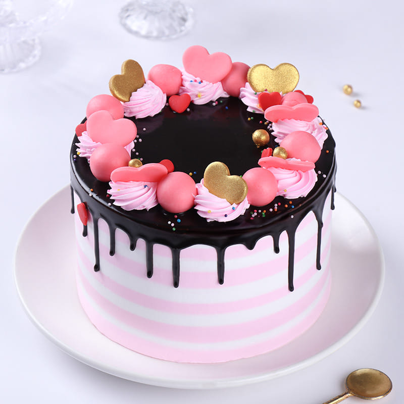 Enticing Dripping Cake