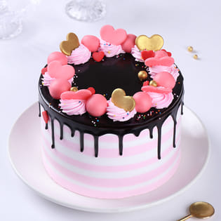 Enticing Dripping Cake