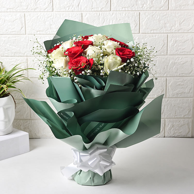 Exquisite Roses Green Bouquet: Valentine's Day Flowers Delivery