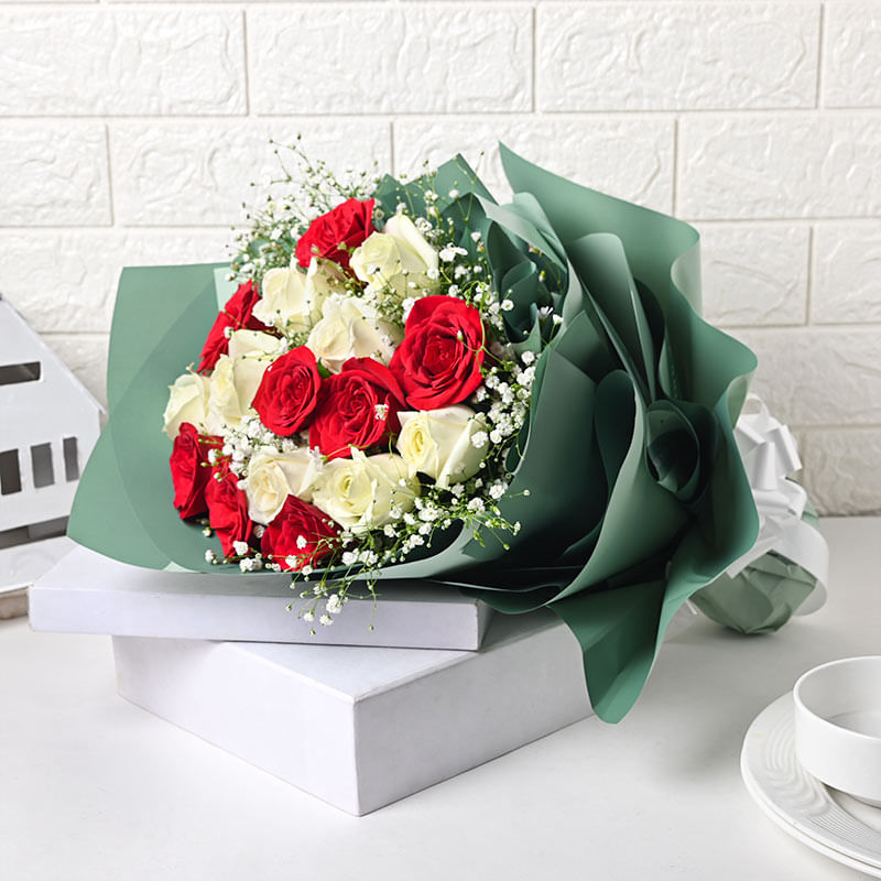 Exquisite Roses Green Bouquet: Valentine's Day Flowers Delivery