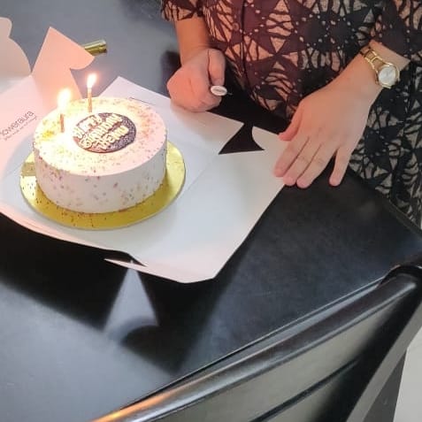 https://imgcdn.floweraura.com/fa/review_image/1638191147.8556.jpeg