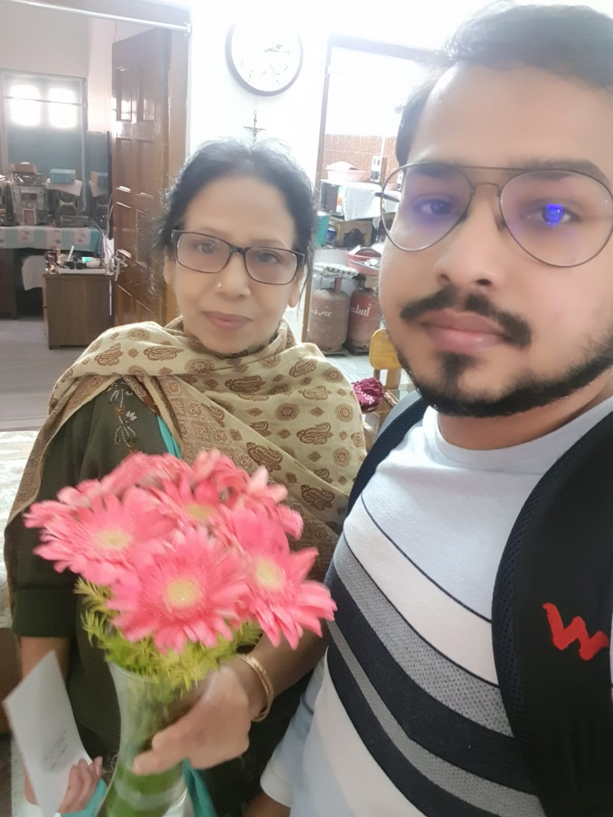https://imgcdn.floweraura.com/fa/review_image/1641097488.2887.jpeg