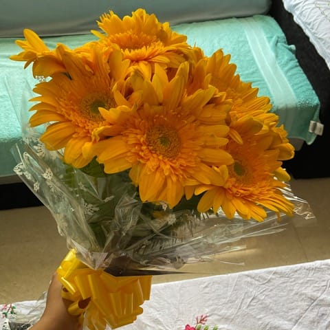 https://imgcdn.floweraura.com/fa/review_image/1651727324.6137.jpeg