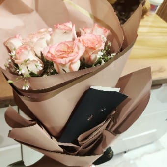 https://imgcdn.floweraura.com/fa/review_image/1700668172_906384.jpeg