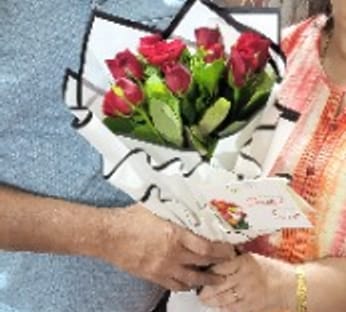 https://imgcdn.floweraura.com/fa/review_image/1700828489_635048.jpeg