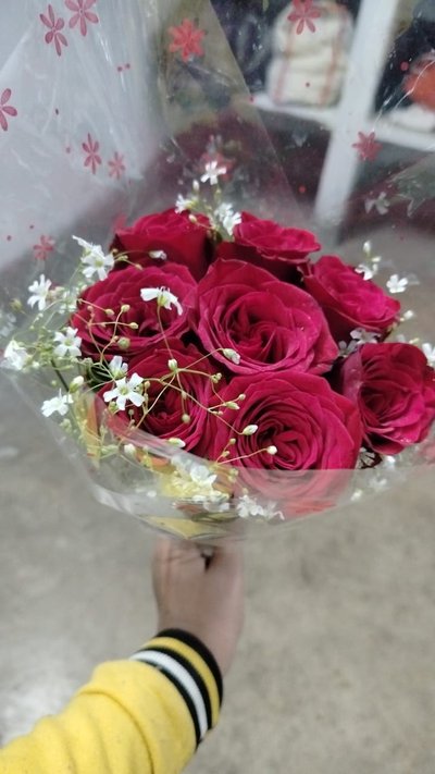 8 Red Roses Bunch