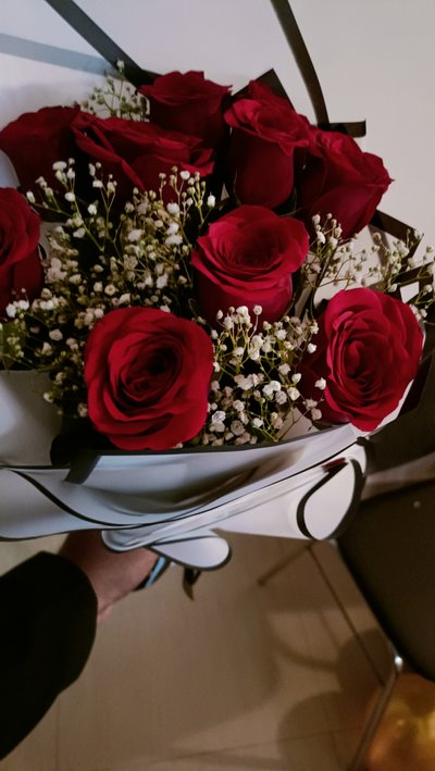 10 Red Roses Of Love Bouquet