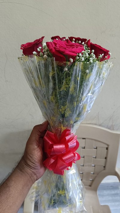 8 Red Roses Bunch