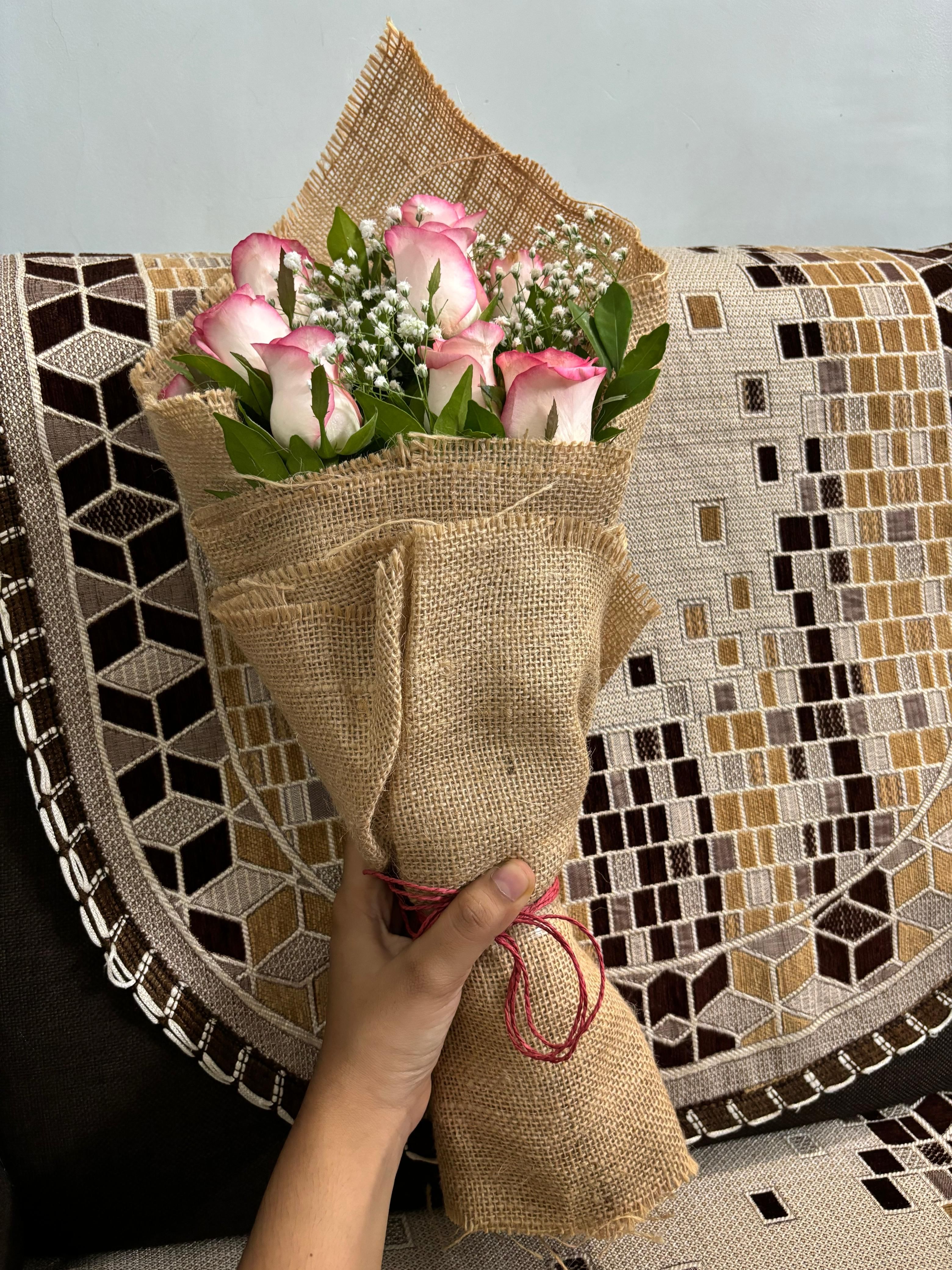 https://imgcdn.floweraura.com/fa/review_image/1734041747_678149.jpeg