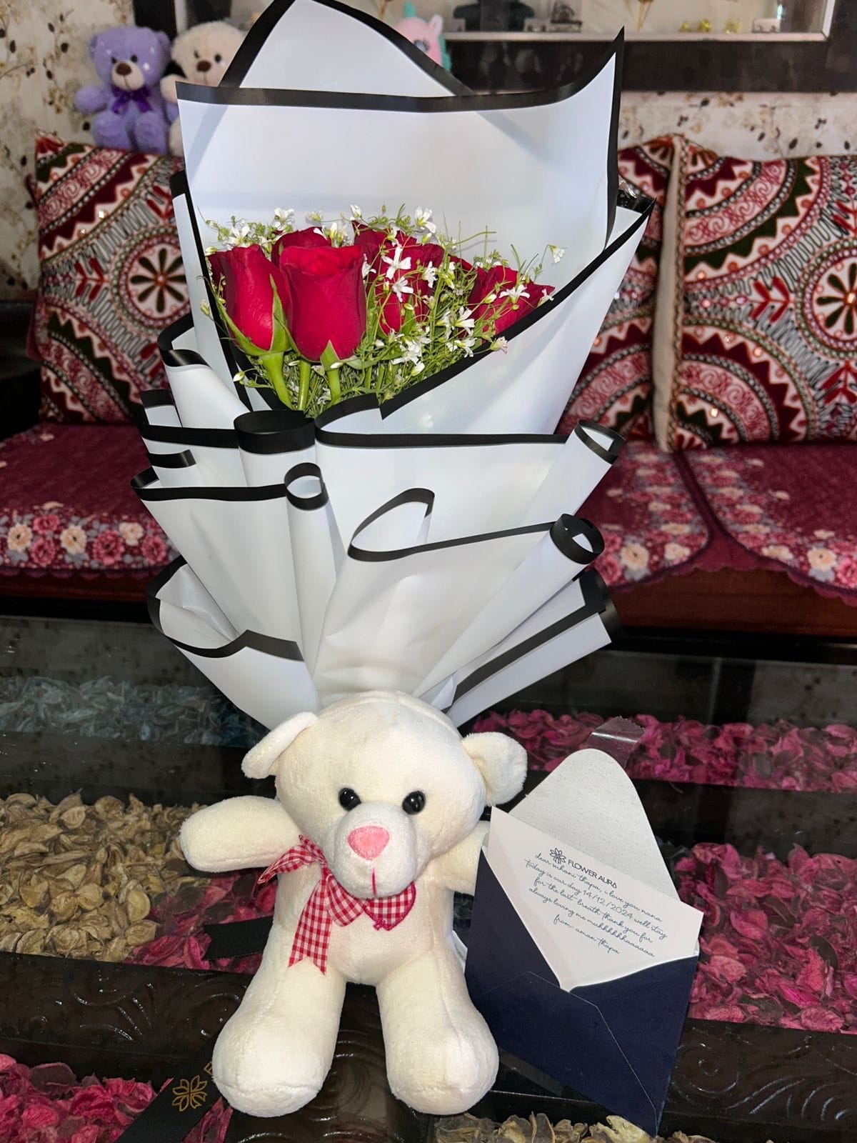 https://imgcdn.floweraura.com/fa/review_image/1734155523_942634.jpeg