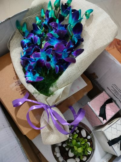 Blue Orchids Bouquet N Choco Cake