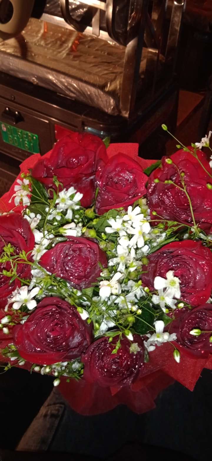 10 Red Roses Bouquet