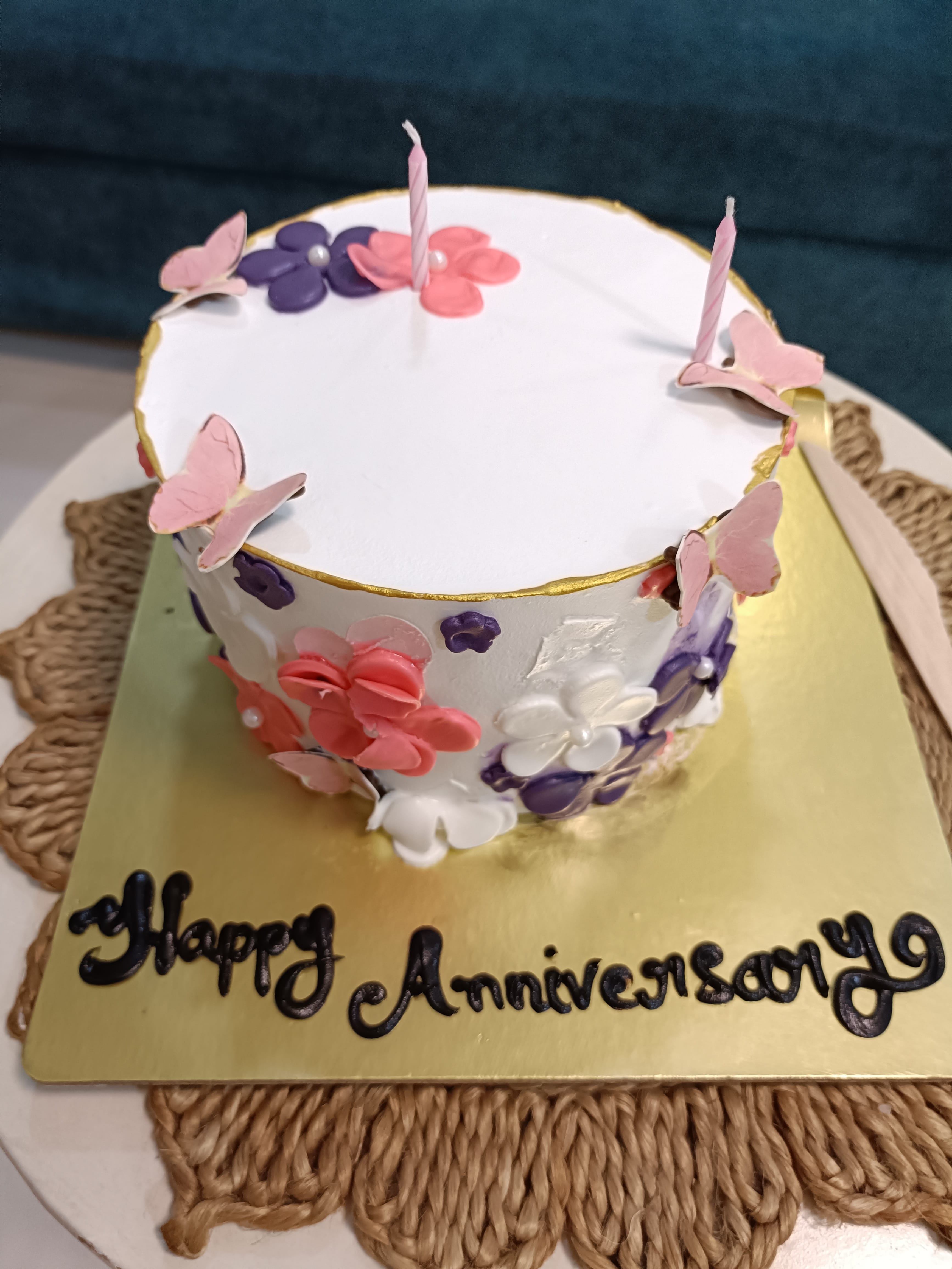 Blooms N Pearls Theme Cake