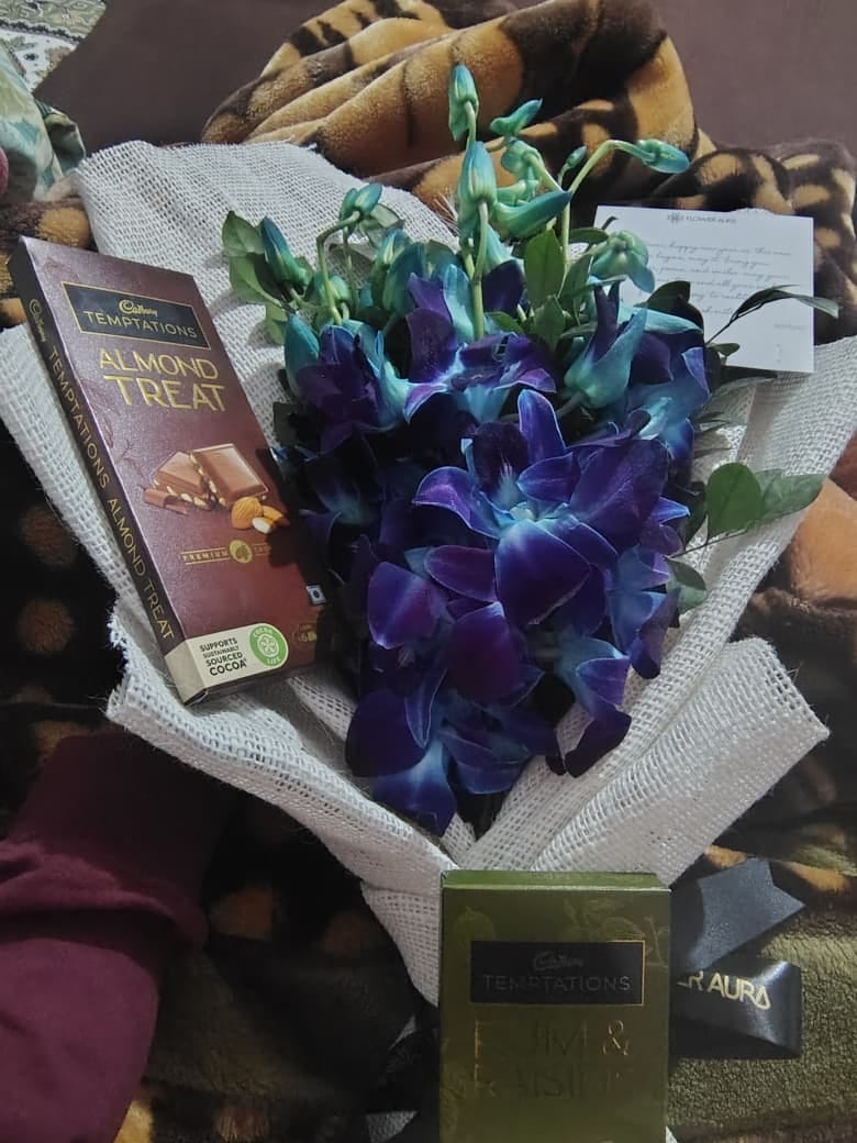 Blue 6 Orchid Jute Bouquet