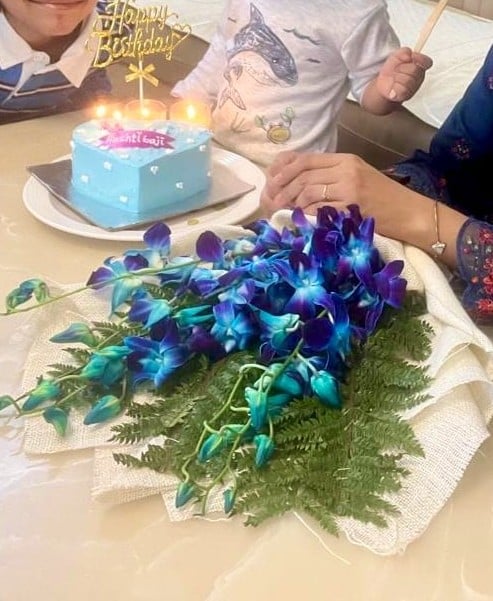 Blue 6 Orchid Jute Bouquet