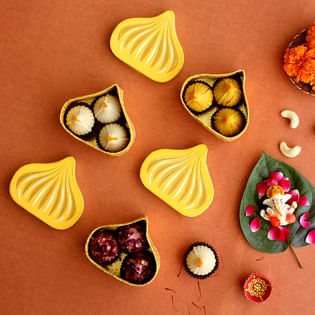 Festive Modaks N Ganesha Idol Combo