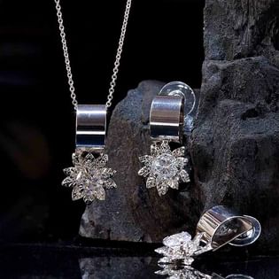Flashy Floral Necklace N Earring Set