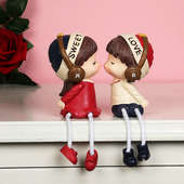Kissing Couple Dolls