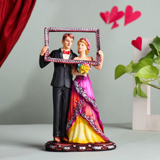 Framed Loving Couple Showpirce