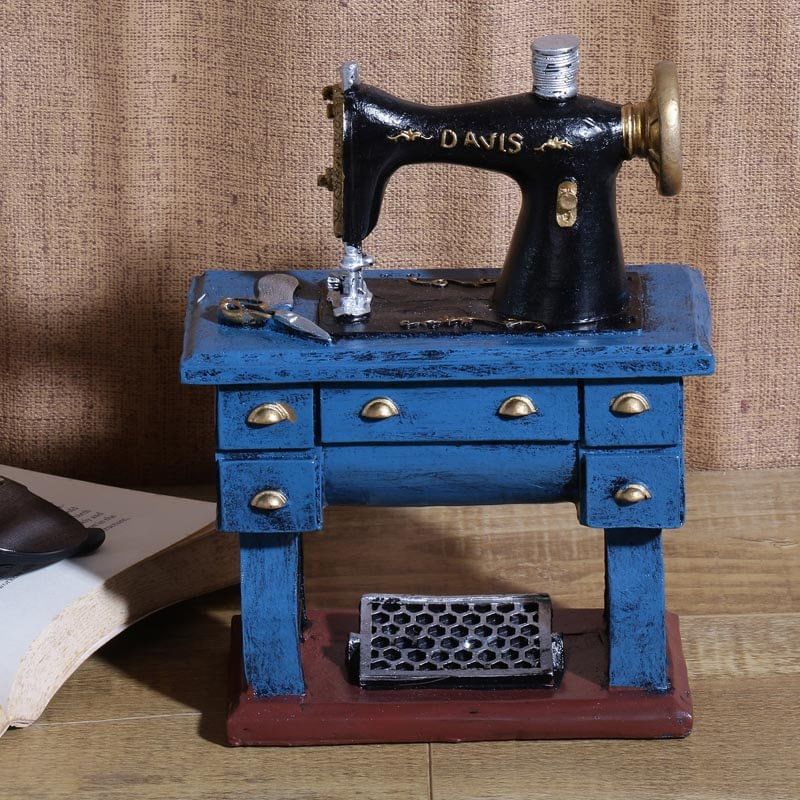 Good Old Sewing Machine Decor