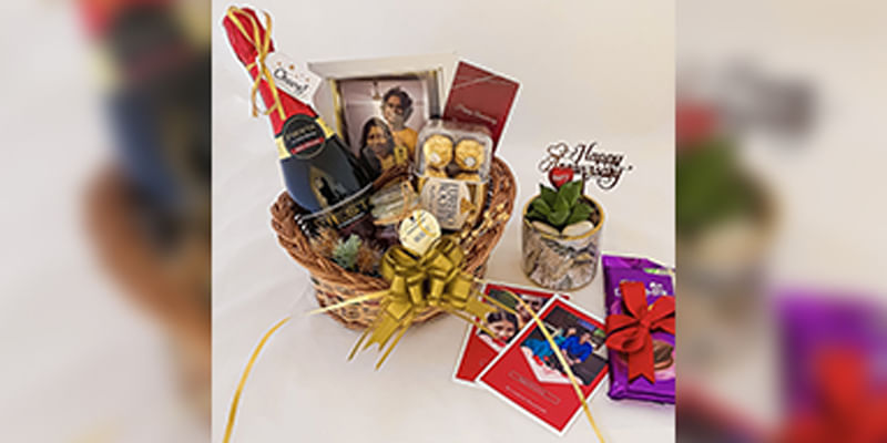 Top 10 Anniversary Hampers & Gift Ideas for Your Loved Ones