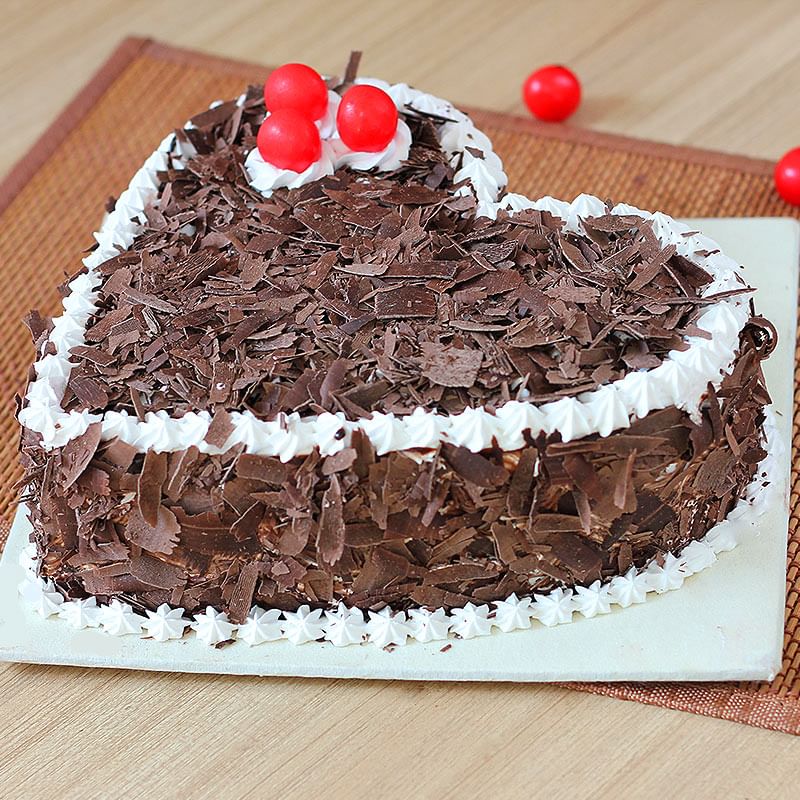 Choco Filled Heart Cake