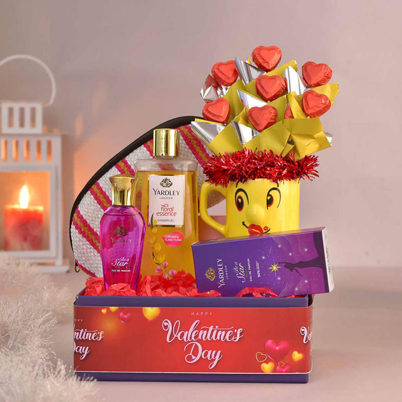 Heartwarming Valentines Day Hamper for Girlfriend