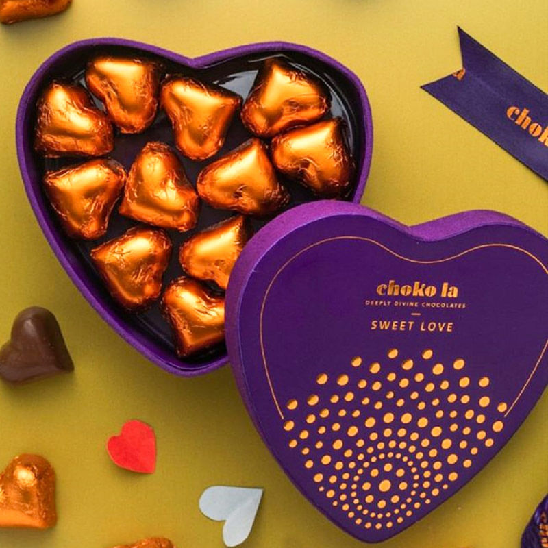 Hearty Chocolate Box: Anniversary Gifts Online